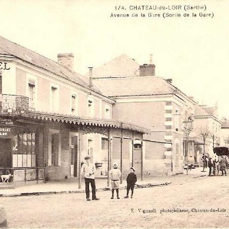 Hotel De La Gare Chateau-du-Loir Bagian luar foto